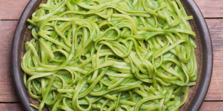 Spaghetti con pesto di verdure