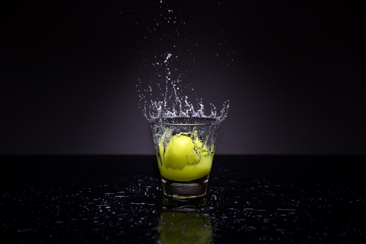 Limone e acqua calda