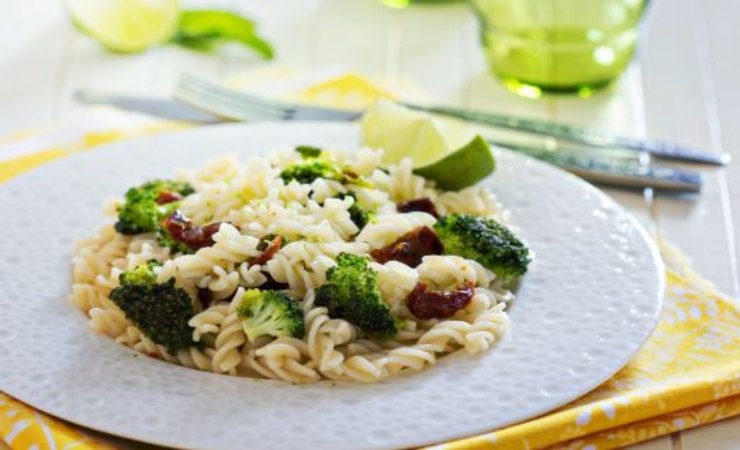 ricetta pasta broccoli vegan con pomodori secchi