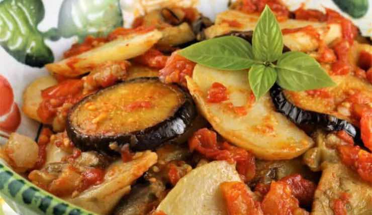 Melanzane patate e pomodoro